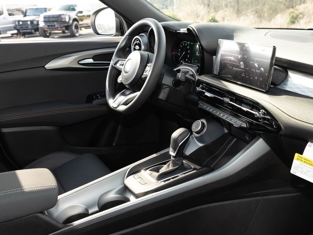 New 2026 Alfa Romeo Tonale w/ Black Premium Package image 61