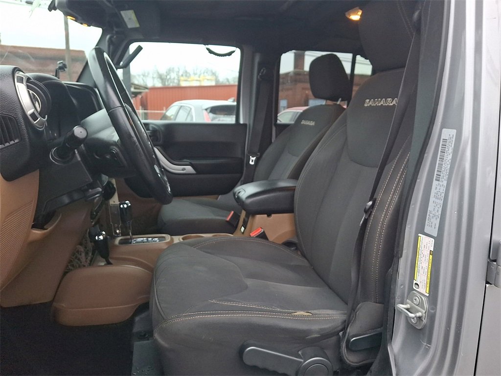 Used 2017 Jeep Wrangler Unlimited Sahara w/ Connectivity Group image 15