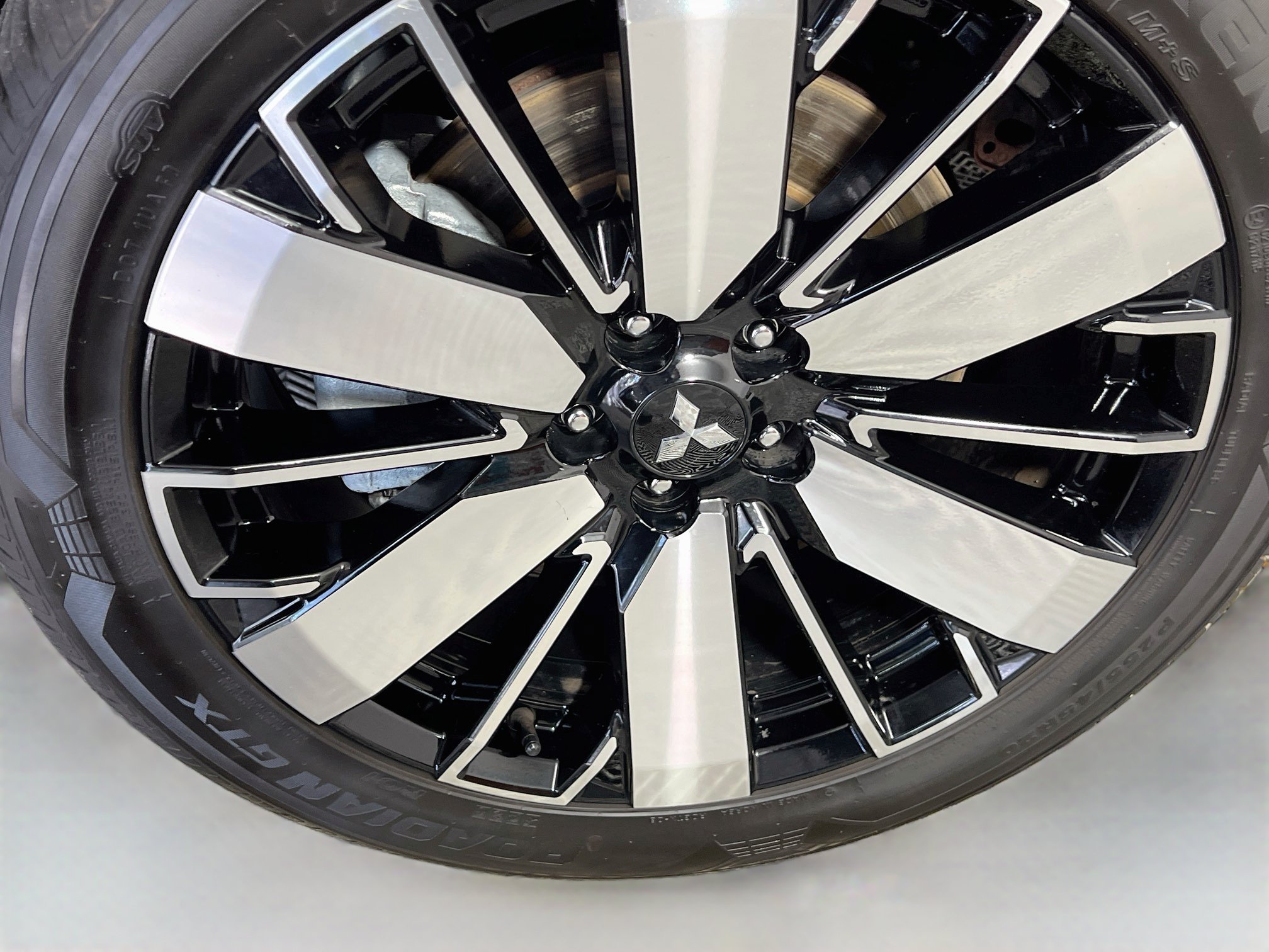 Used 2025 Mitsubishi Outlander SE FWD image 14