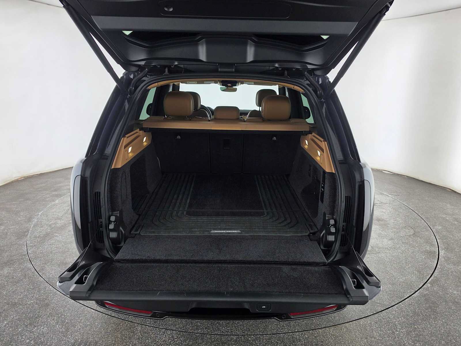 Used 2025 Land Rover Range Rover SE AWD/4WD image 14