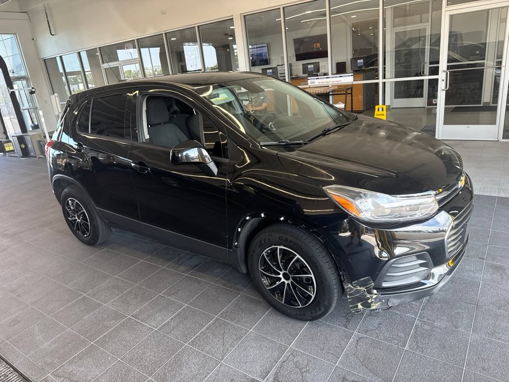 Used 2017 Chevrolet Trax LS FWD image 2