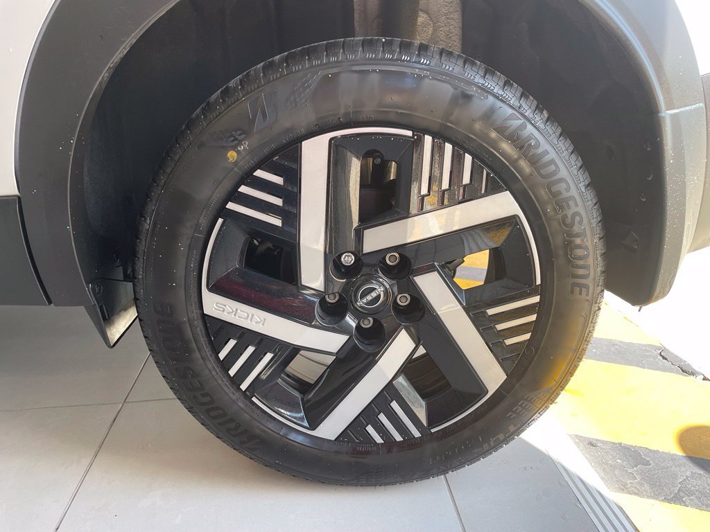 Certified 2026 Nissan Kicks SV AWD/4WD image 17
