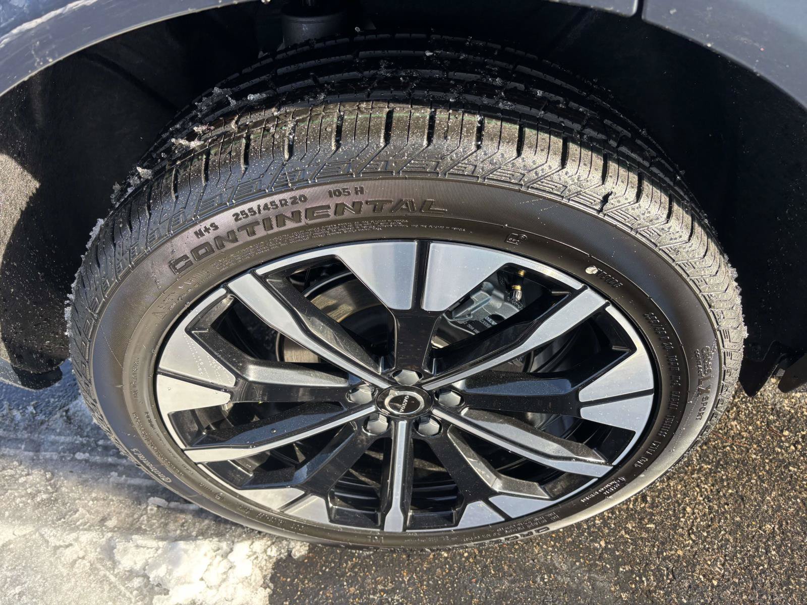 Used 2026 Volvo XC60 B5 Plus w/ Protection Package Premier AWD/4WD image 9
