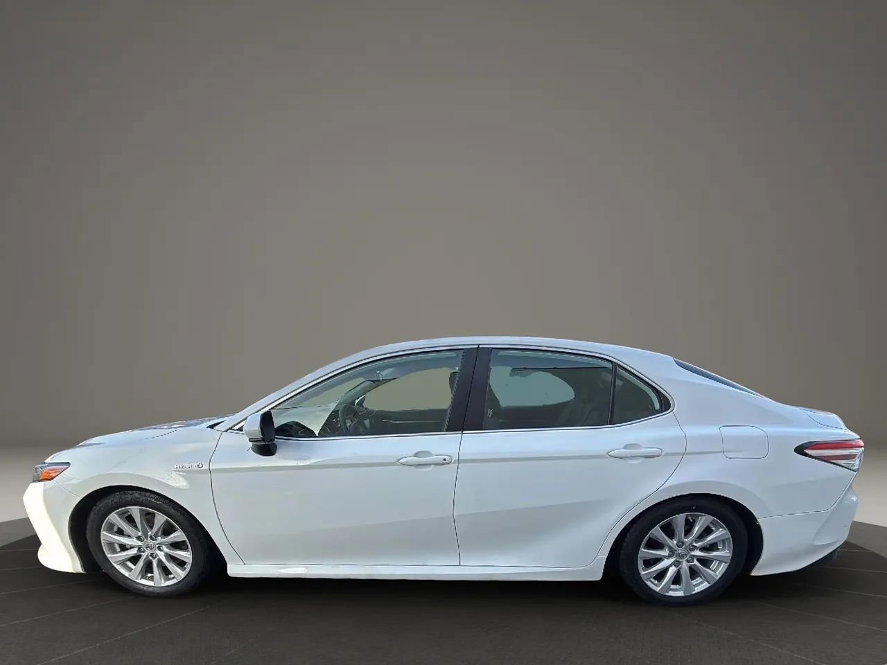 Used 2020 Toyota Camry LE image 8