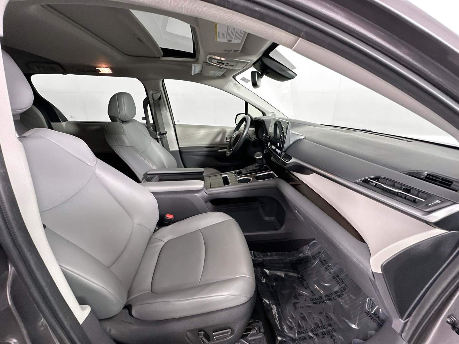 Used 2022 Toyota Sienna XLE w/ XLE Plus Package FWD image 30