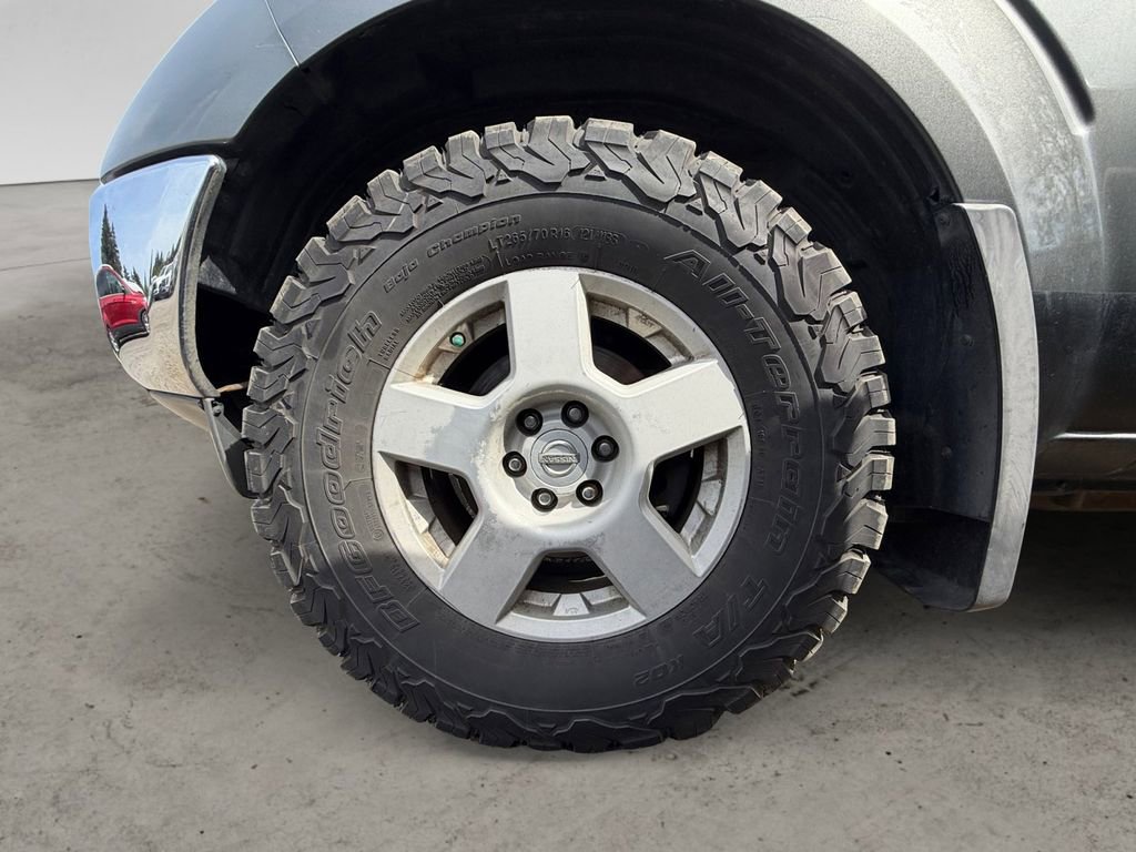 Used 2005 Nissan Frontier SE w/ (P01) Power Pkg AWD/4WD image 9
