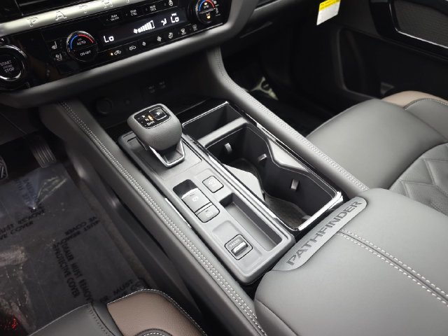 New 2026 Nissan Pathfinder Platinum w/ Accent Package FWD image 34