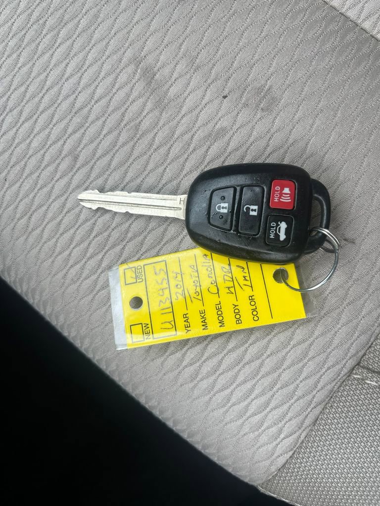 Used 2014 Toyota Corolla LE FWD image 29