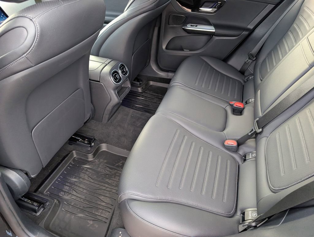 Used 2025 Mercedes-Benz GLC 350e 4MATIC image 23