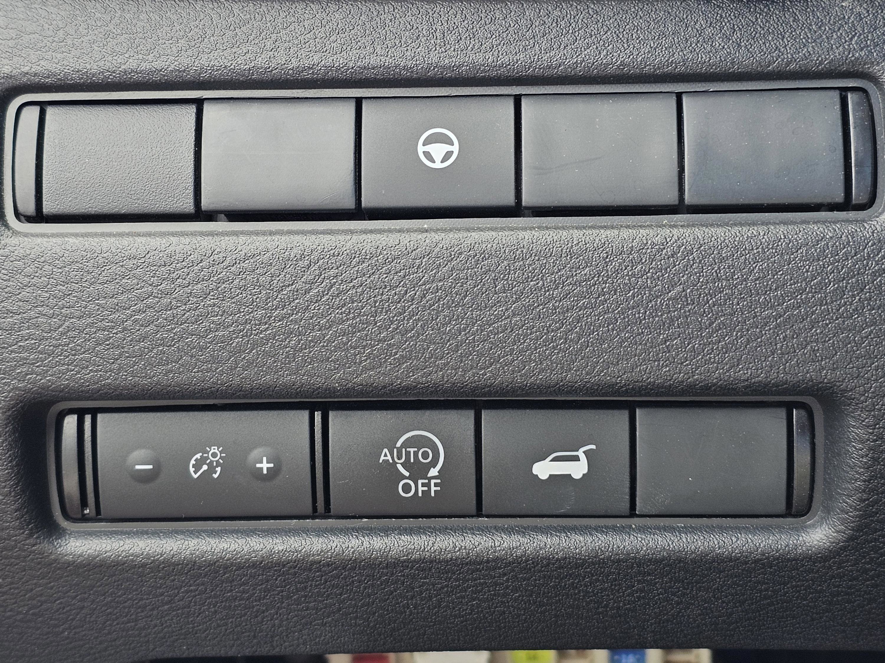 Used 2025 Nissan Rogue SV FWD image 18
