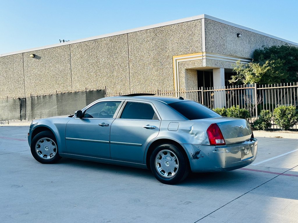Used 2006 Chrysler 300 Touring RWD image 5