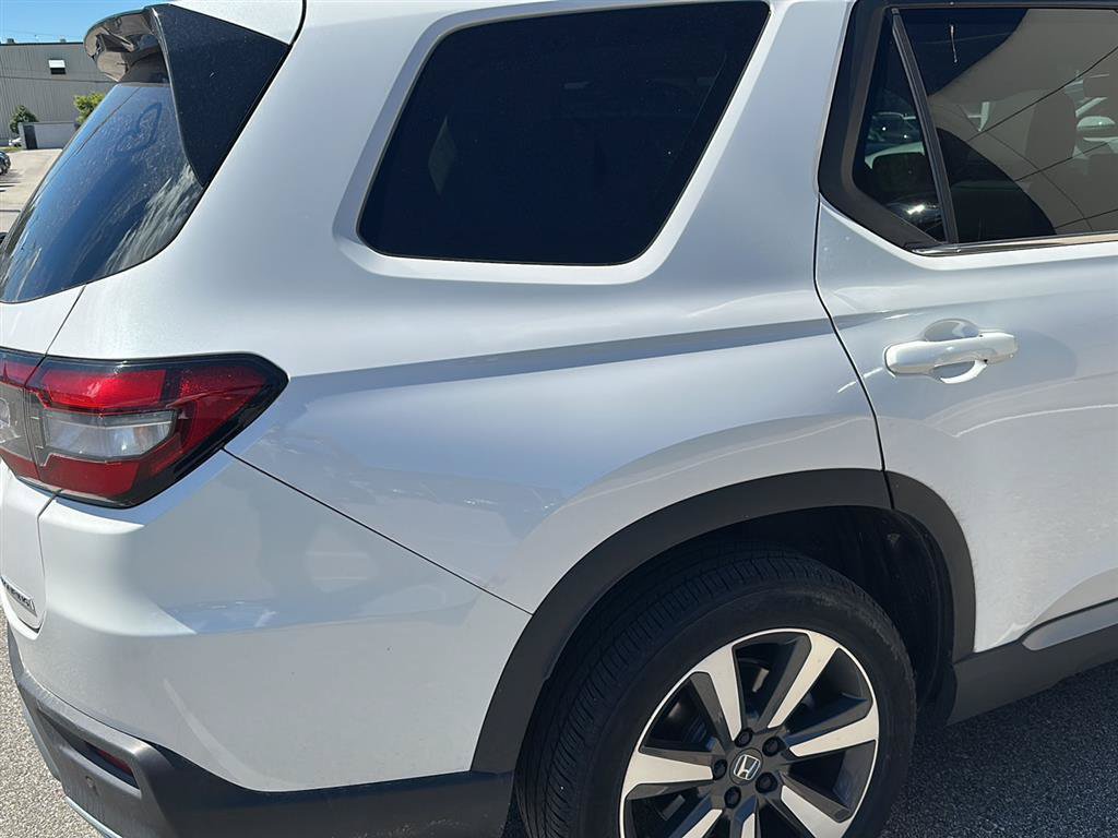 Used 2024 Honda Pilot Touring image 11