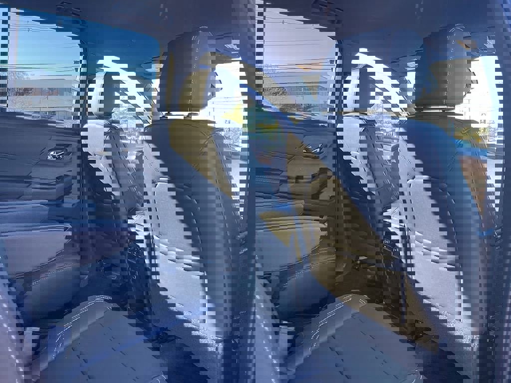 Used 2023 Chevrolet Traverse LT image 59