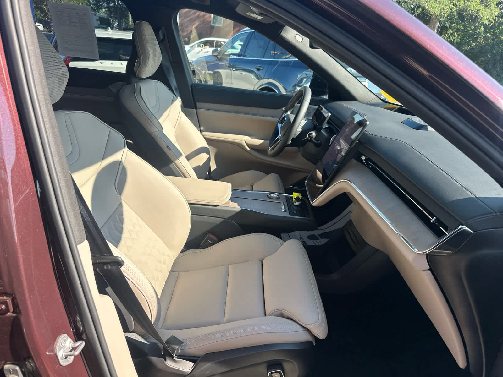Used 2025 Volvo EX90 Ultra AWD/4WD image 49