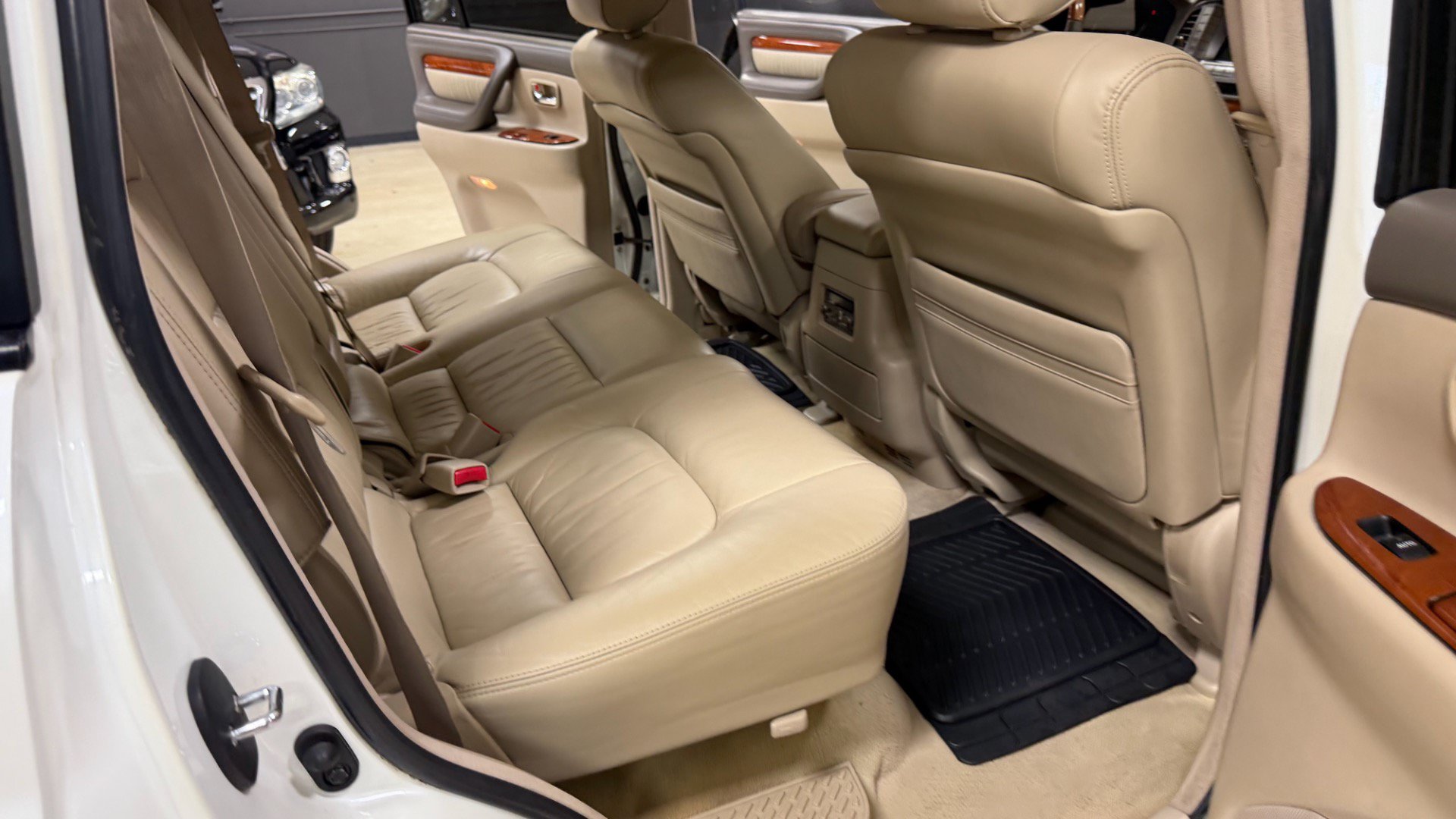 Used 2003 Lexus LX 470 4WD image 24