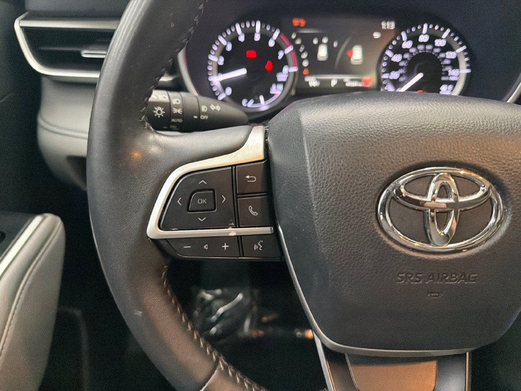 Used 2024 Toyota Highlander XLE FWD image 26