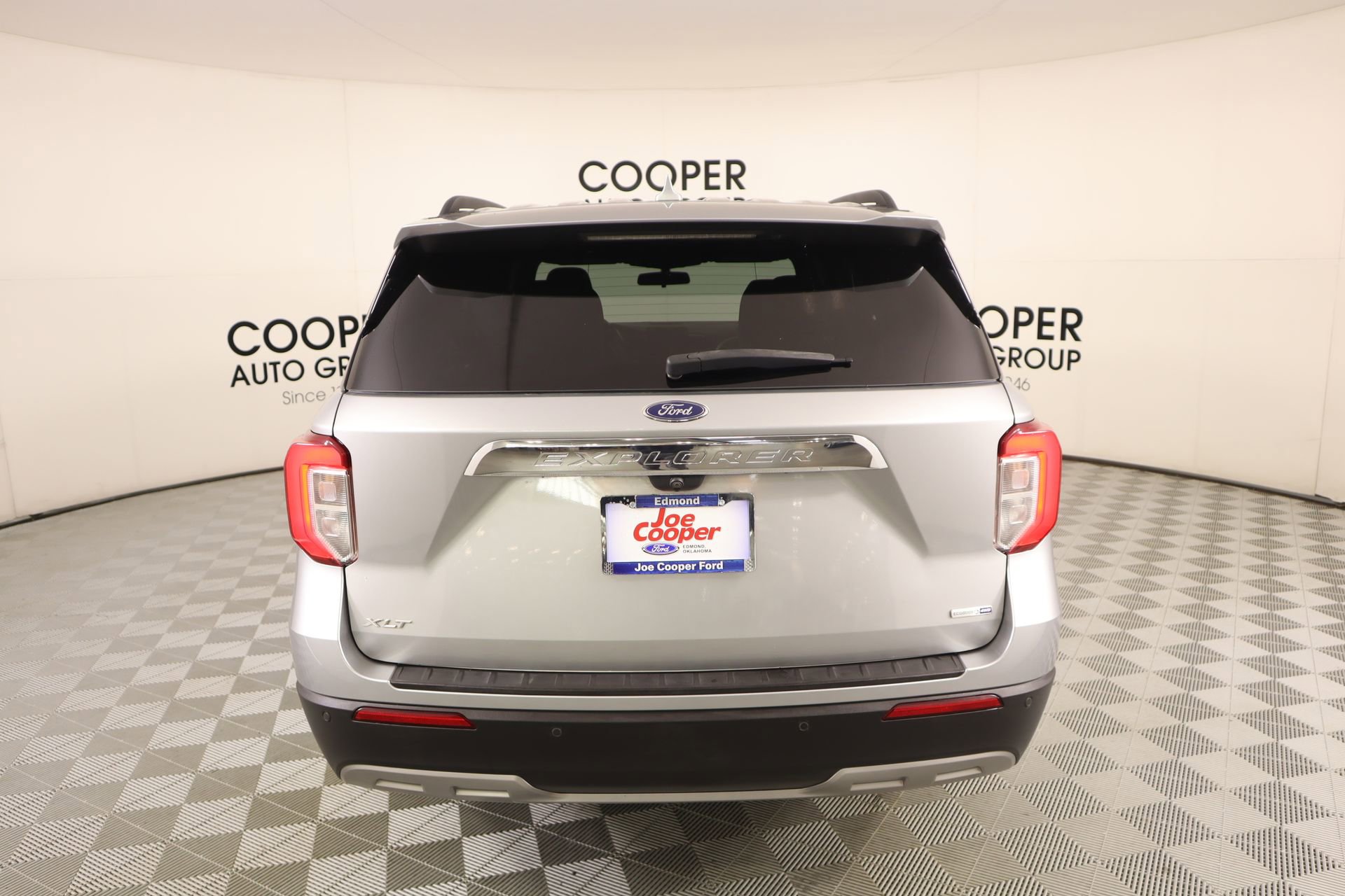 Used 2020 Ford Explorer XLT w/ Equipment Group 202A AWD/4WD image 21
