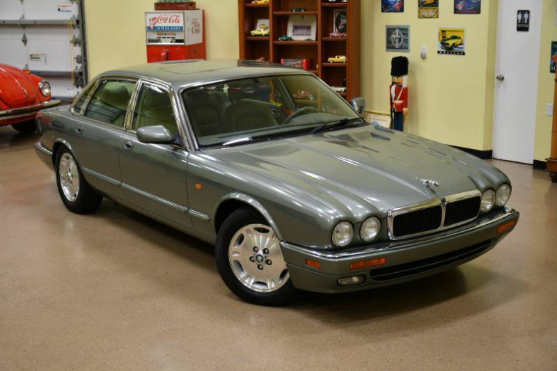 Used 1997 Jaguar XJ6 RWD image 2