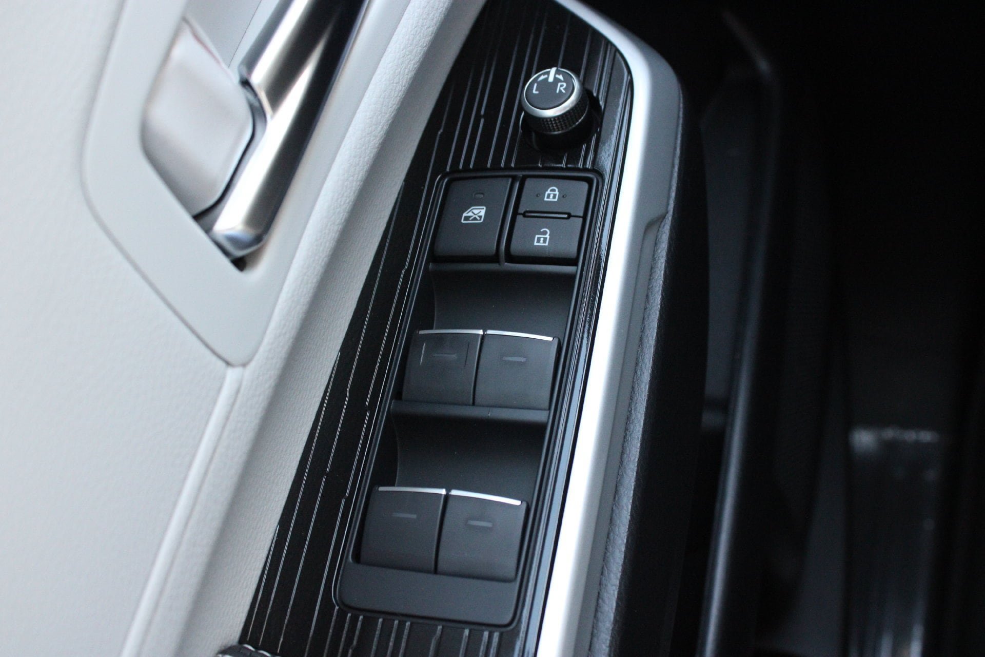 New 2026 Toyota Sienna XSE FWD image 32