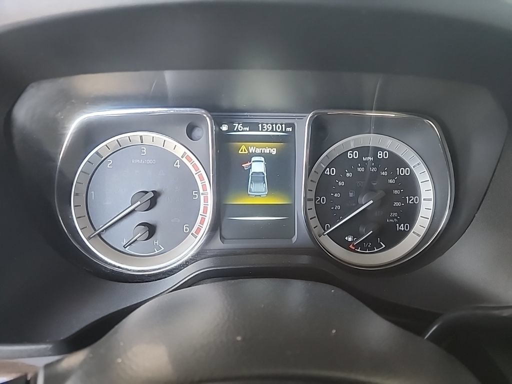 Used 2016 Nissan Titan SV RWD image 18