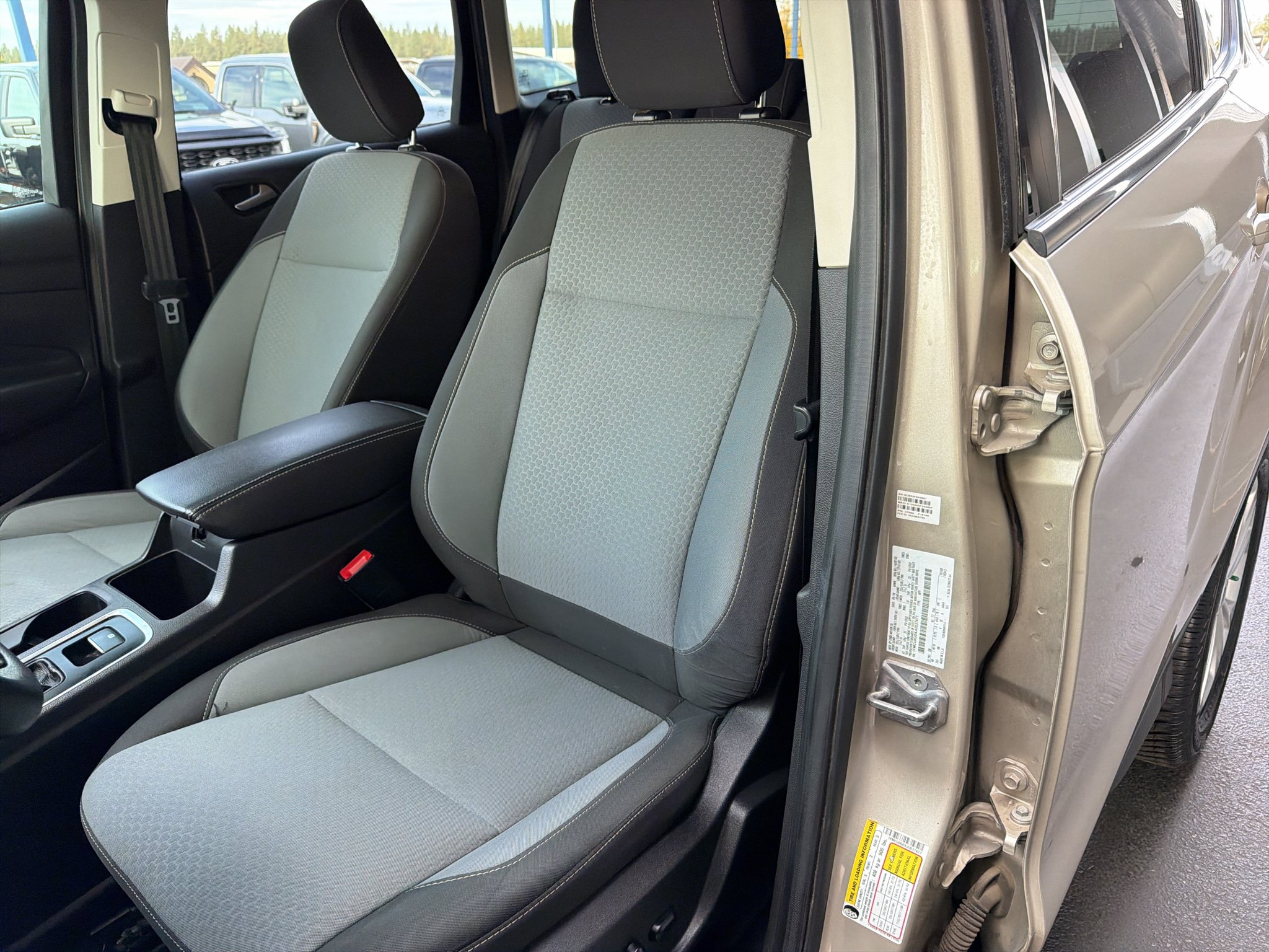 Used 2018 Ford Escape SE FWD image 17