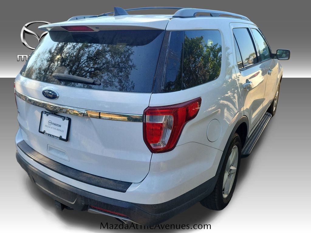 Used 2018 Ford Explorer XLT image 13