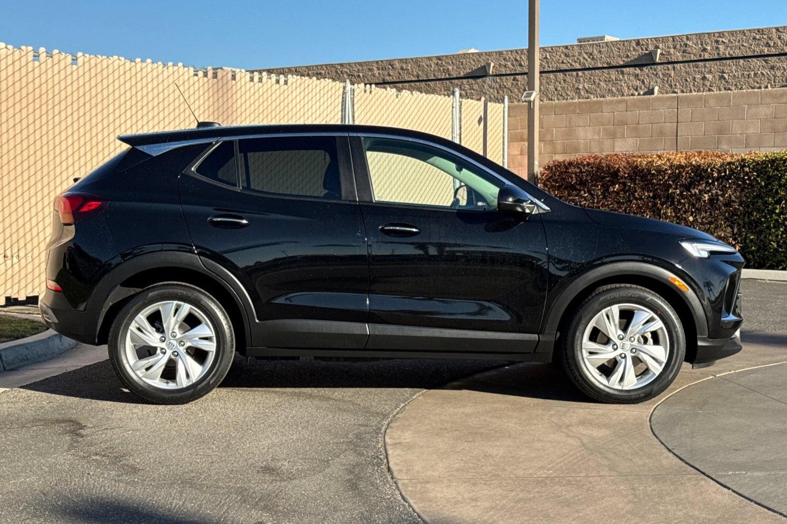 Certified 2024 Buick Encore GX Preferred FWD image 3