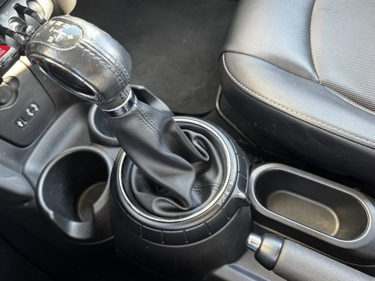 Used 2016 MINI Cooper 2-Door Hardtop image 13