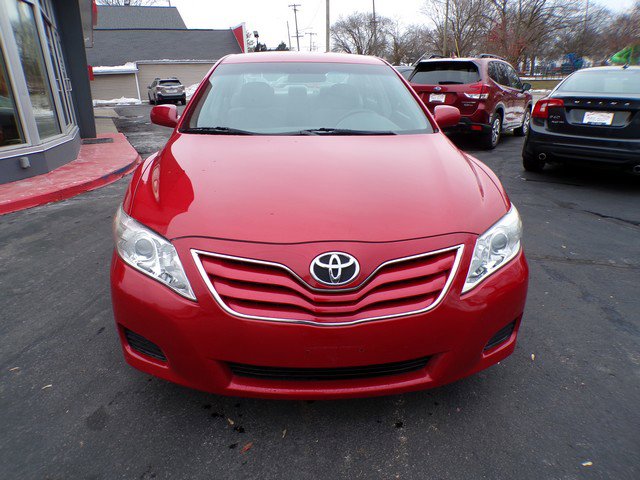 Used 2011 Toyota Camry LE image 2