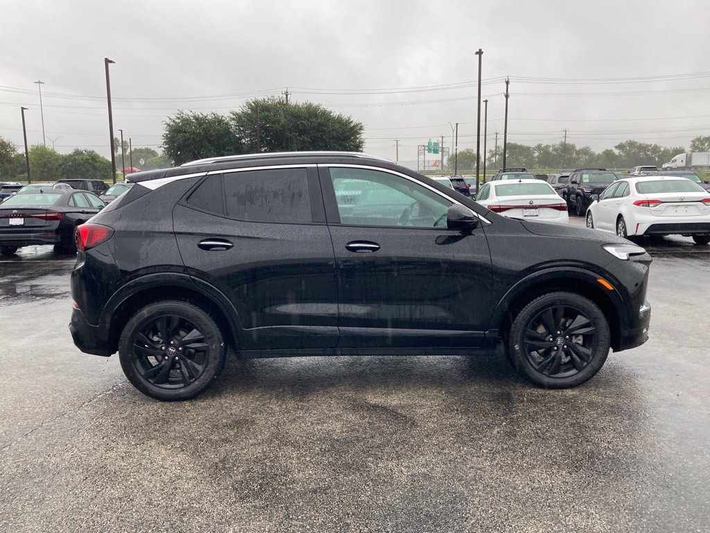 Used 2024 Buick Encore GX Sport Touring AWD/4WD image 3