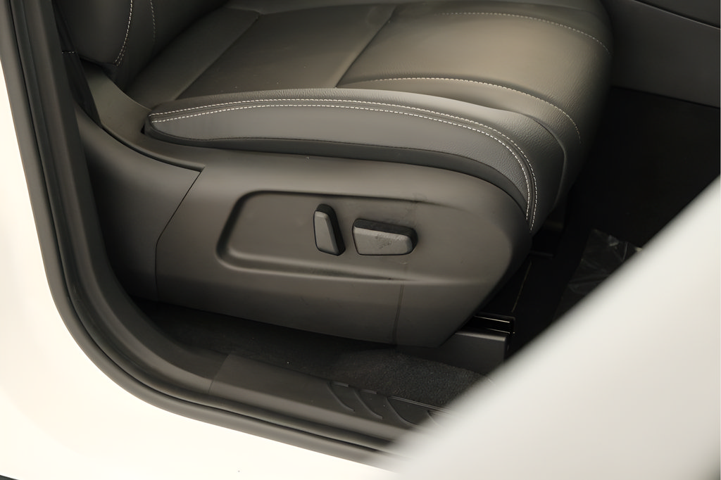 New 2025 VinFast VF 8 Eco AWD/4WD image 13