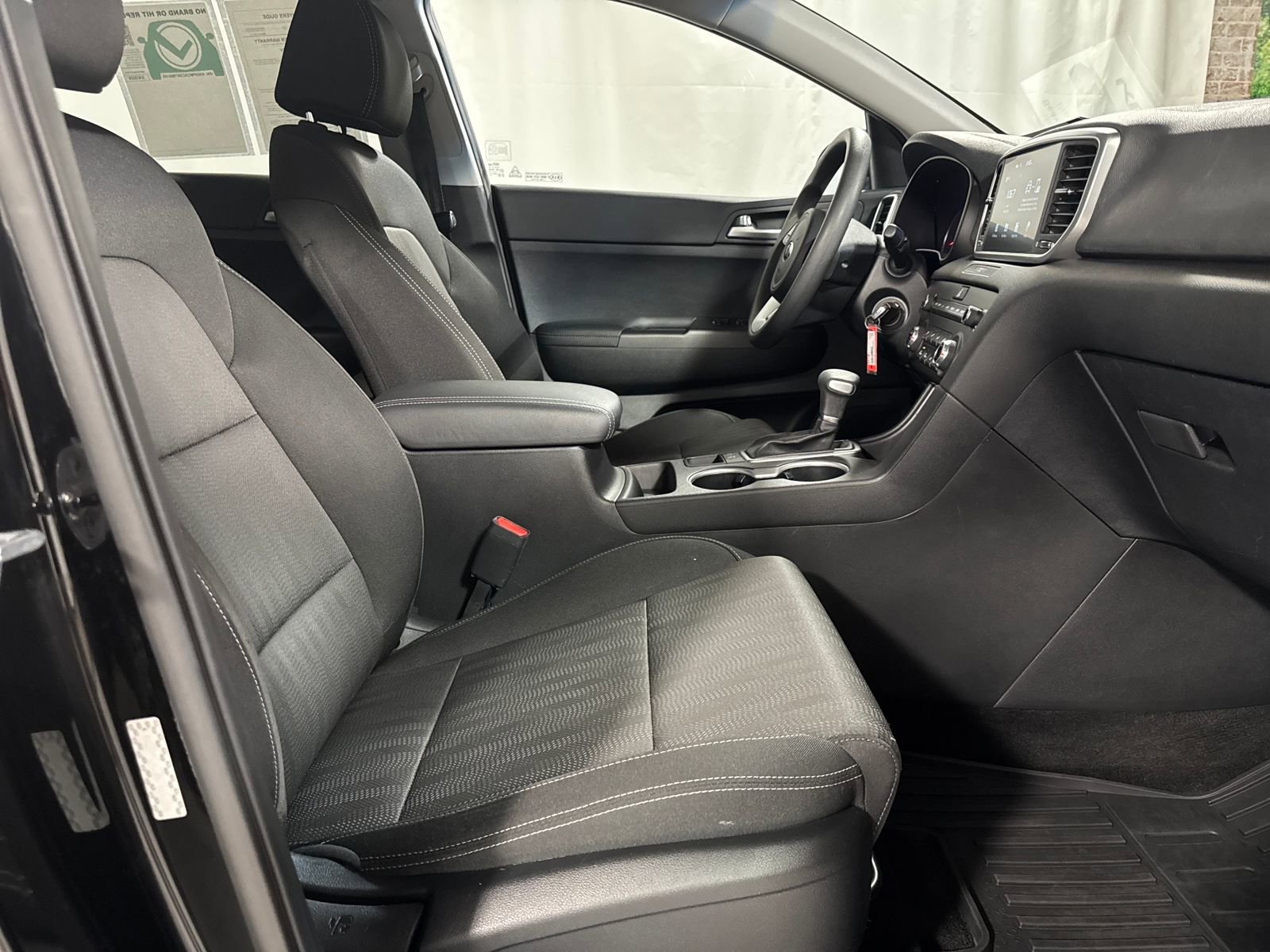Used 2022 Kia Sportage LX image 28
