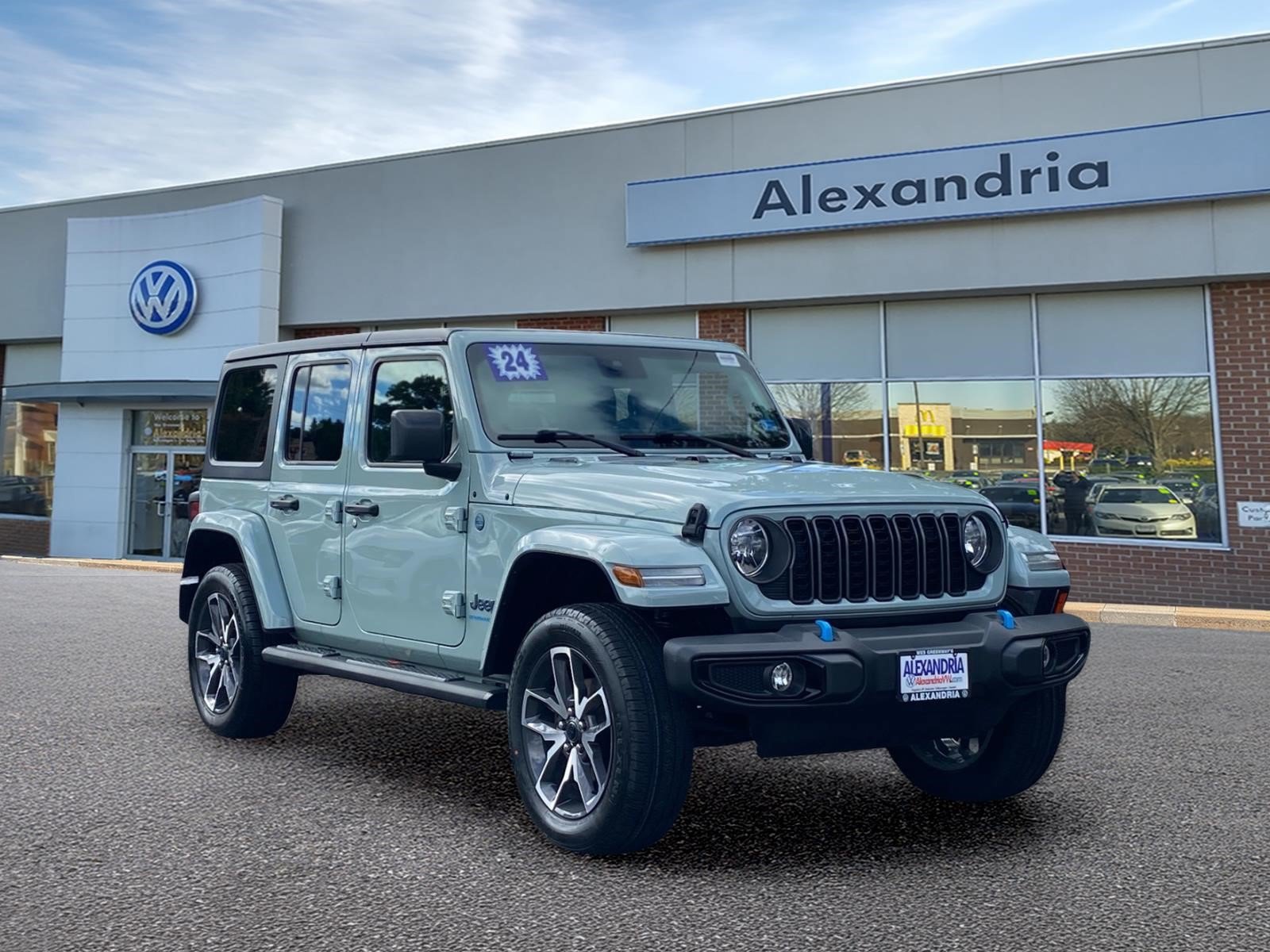 Used 2024 Jeep Wrangler Unlimited w/ Convenience Group AWD/4WD image 1