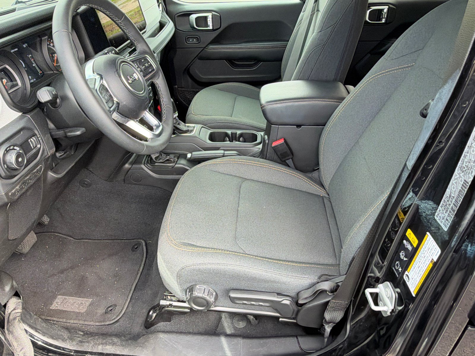 Used 2026 Jeep Wrangler Unlimited Sahara AWD/4WD image 9