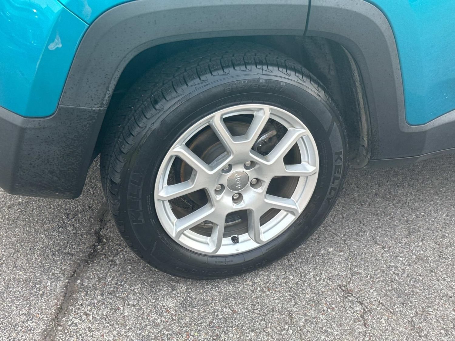 Used 2019 Jeep Renegade Latitude FWD image 14