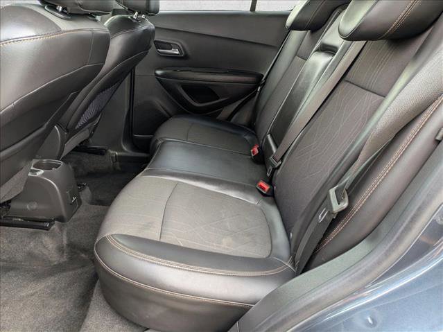 Used 2021 Chevrolet Trax LT w/ LT Convenience Package image 18