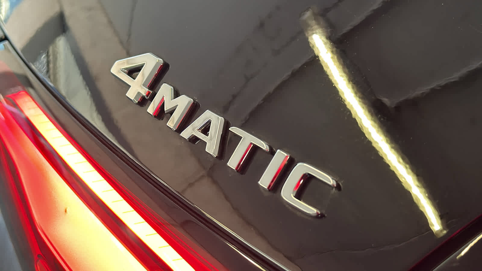 Used 2025 Mercedes-Benz GLC 300 4MATIC image 11