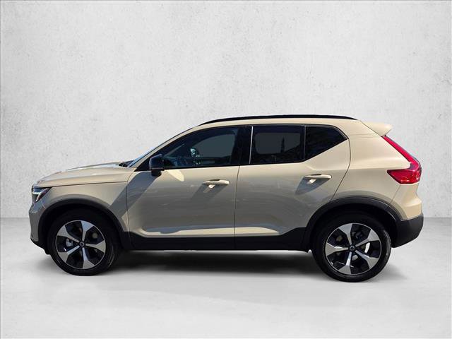 Used 2026 Volvo XC40 B4 Core w/ Protection Package Premier FWD image 10