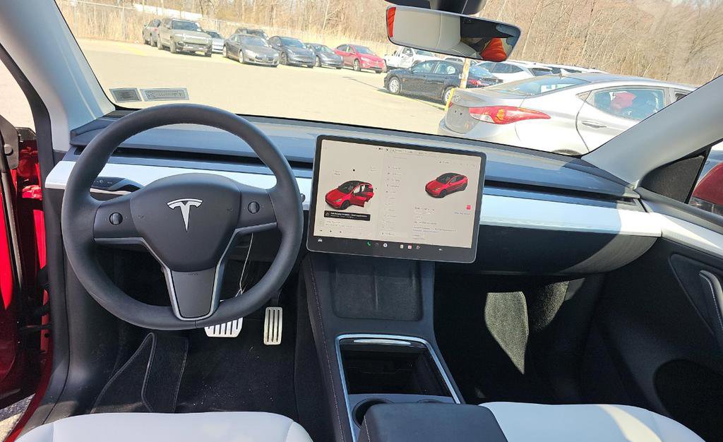 Used 2024 Tesla Model Y Performance image 10