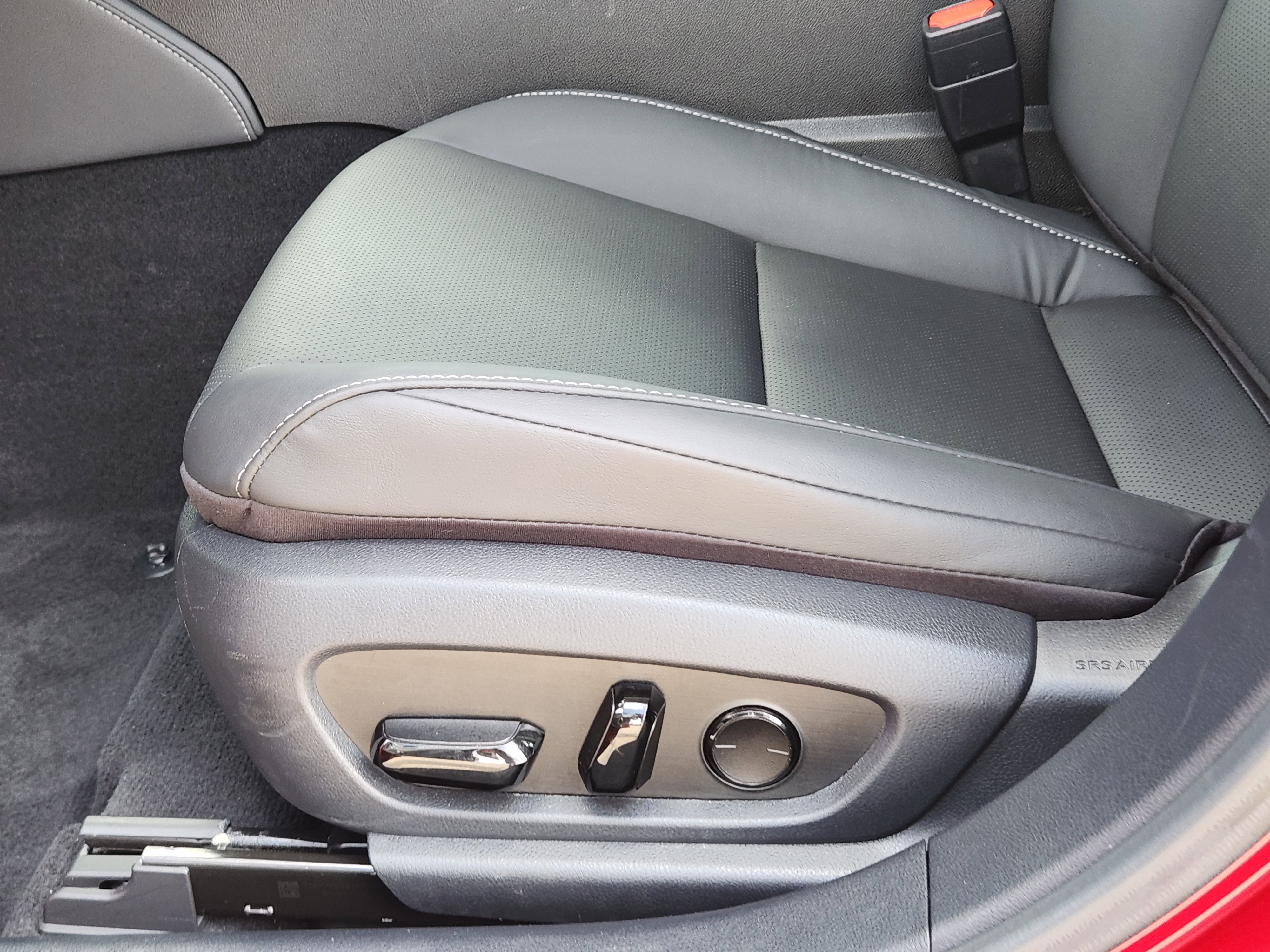 Used 2025 Lexus ES 300h w/ Premium Package image 32