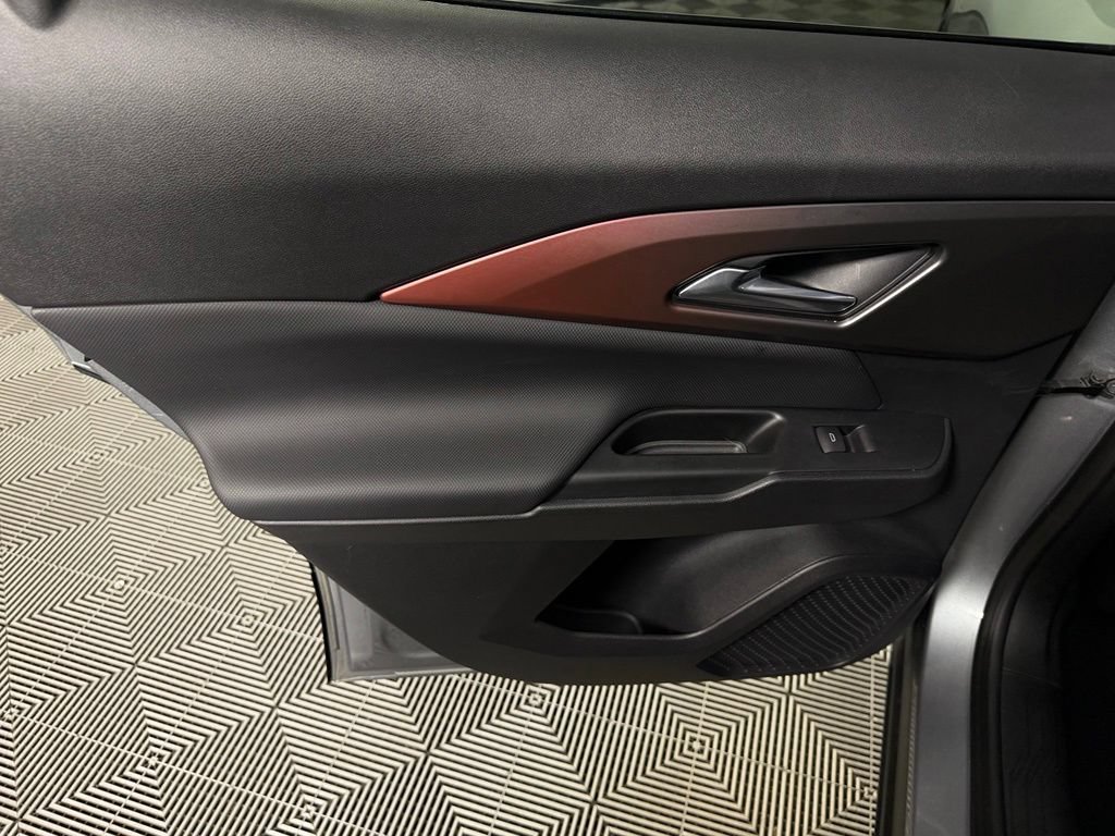 Used 2024 Chevrolet Equinox EV RS FWD image 30