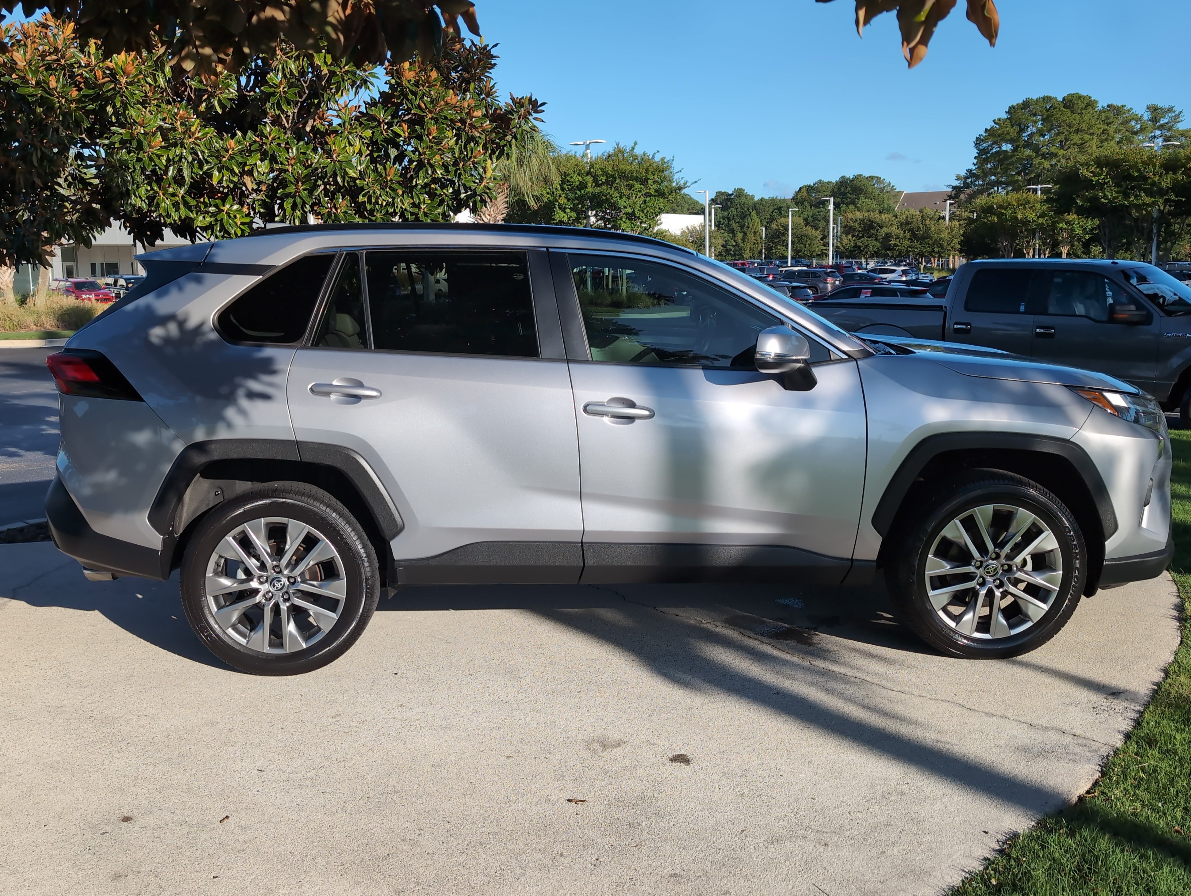 Certified 2022 Toyota RAV4 XLE Premium FWD image 11