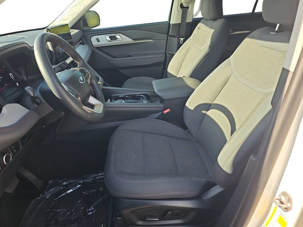 Used 2025 Ford Explorer Active RWD image 15
