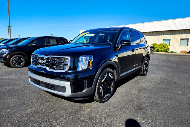 Used 2023 Kia Telluride S AWD/4WD image 3