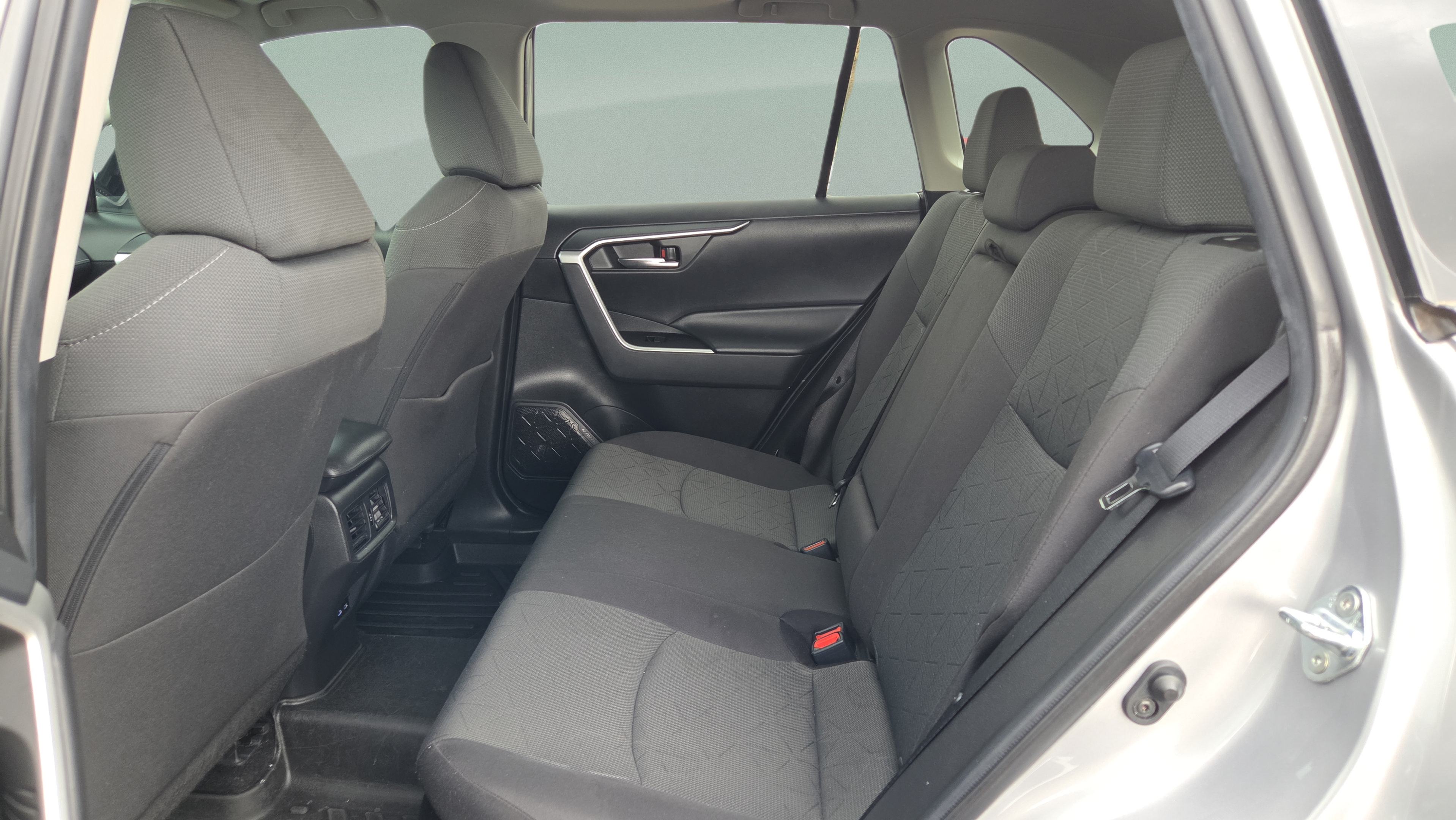 Used 2022 Toyota RAV4 XLE w/ Convenience Package AWD/4WD image 12