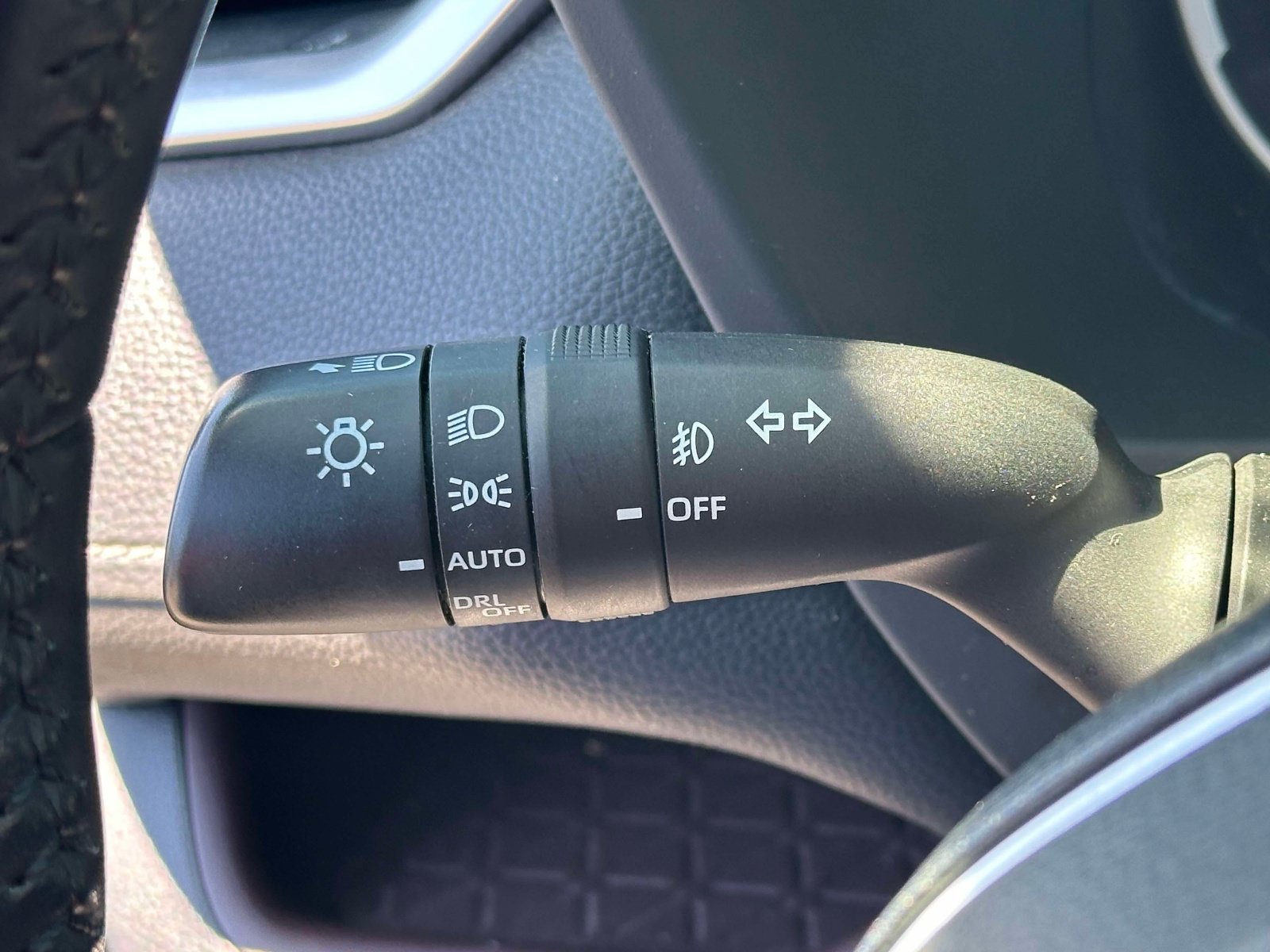 Used 2019 Toyota RAV4 Limited w/ Advanced Technology Package AWD/4WD image 25