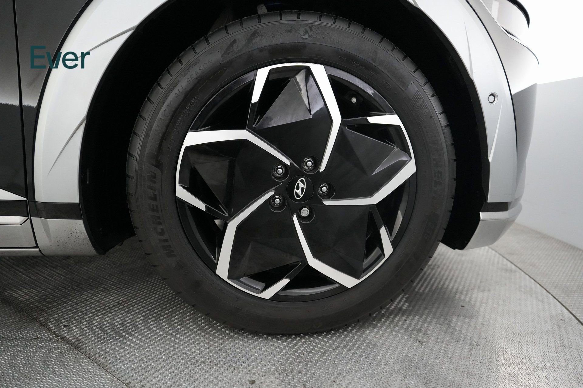 Used 2024 Hyundai Ioniq 5 Limited image 18