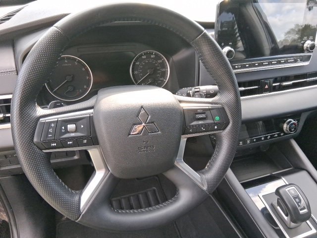 Used 2024 Mitsubishi Outlander AWD image 14