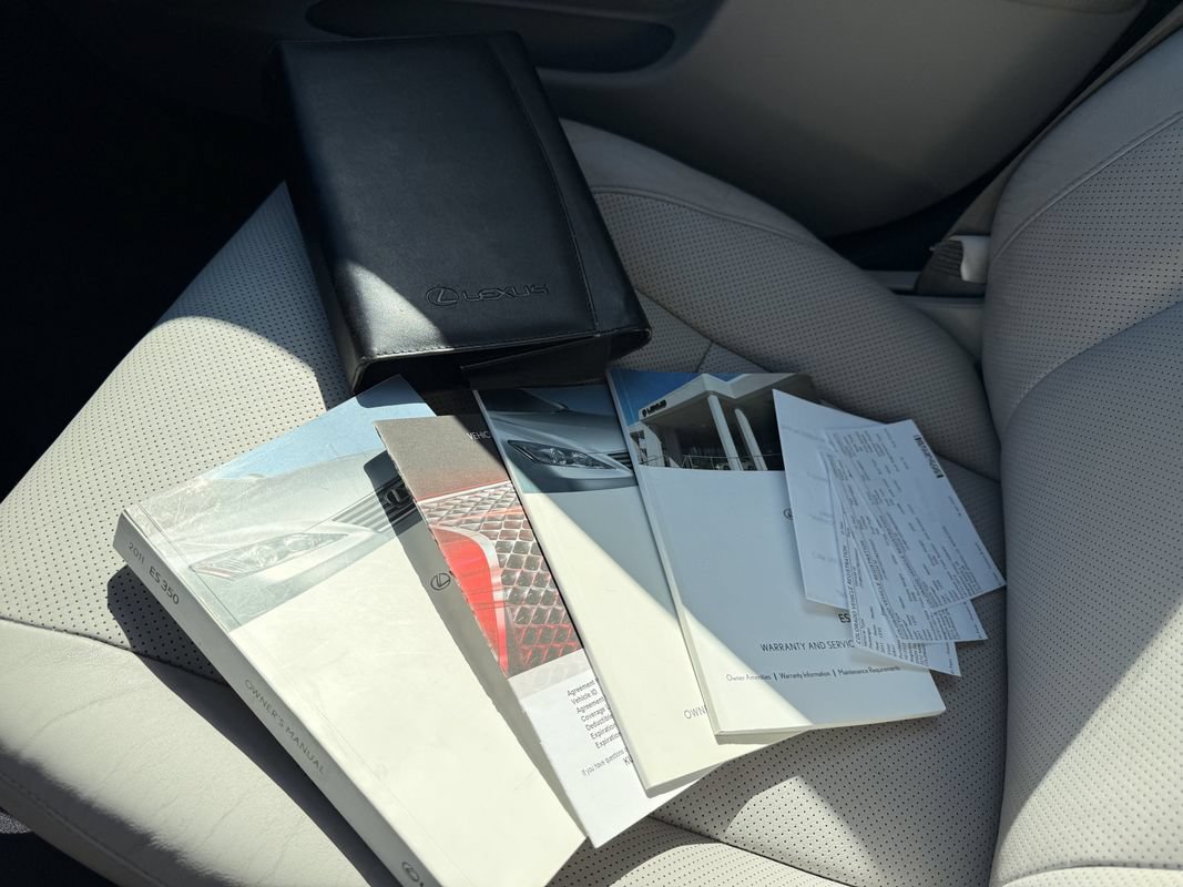 Used 2011 Lexus ES 350 w/ Preferred Accessory Package FWD image 26