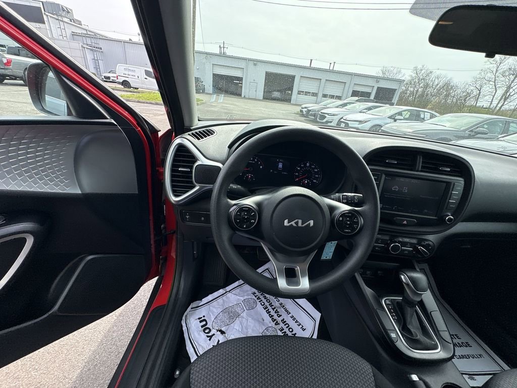 Used 2022 Kia Soul LX image 11